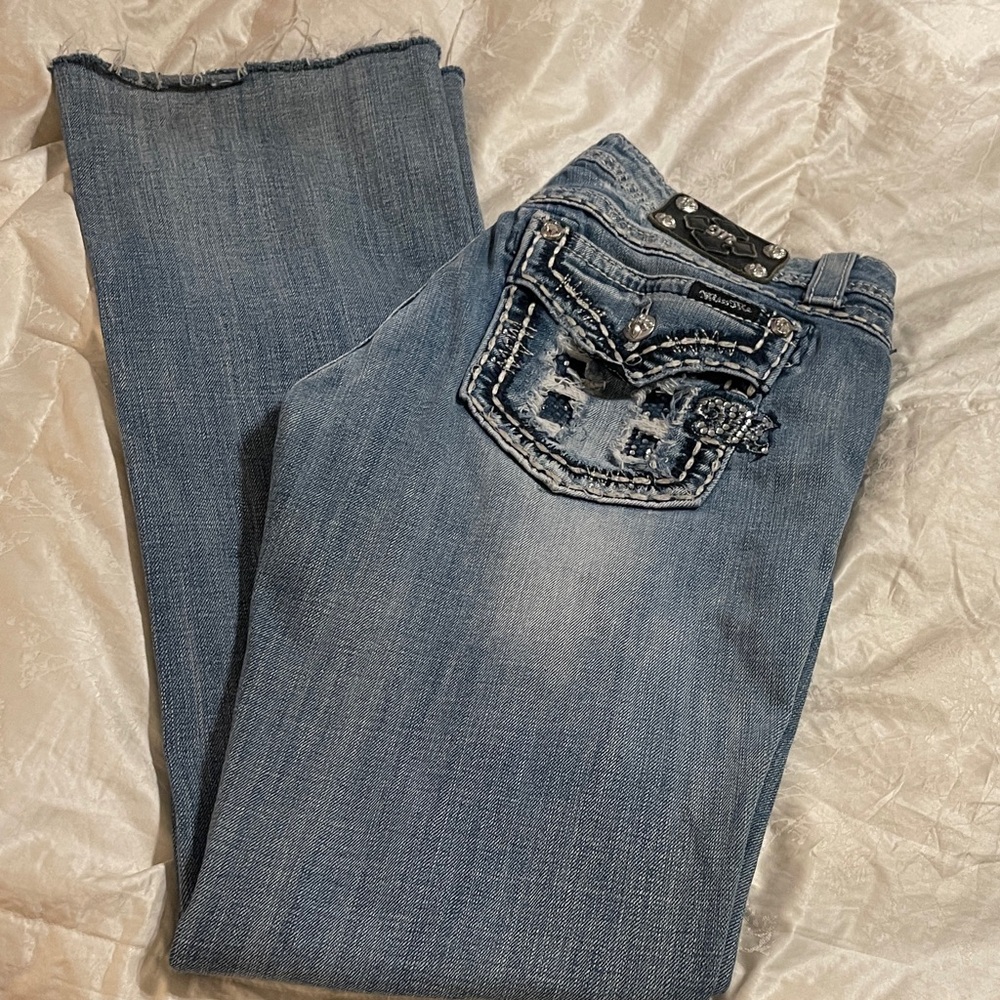 Miss Me Boot Cut w/embellishments on pockets -size 31